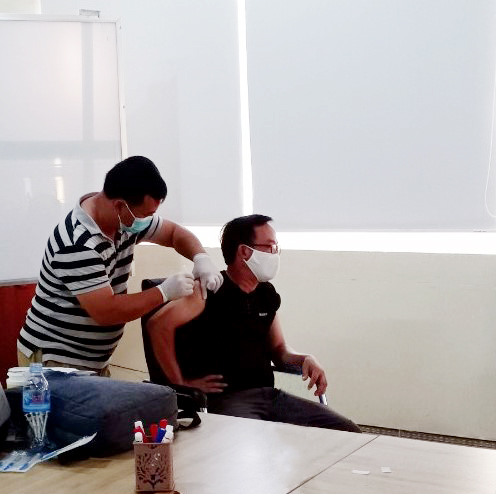 THACO AGRI employees in Laos and Cambodia are vaccinated against Covid-19