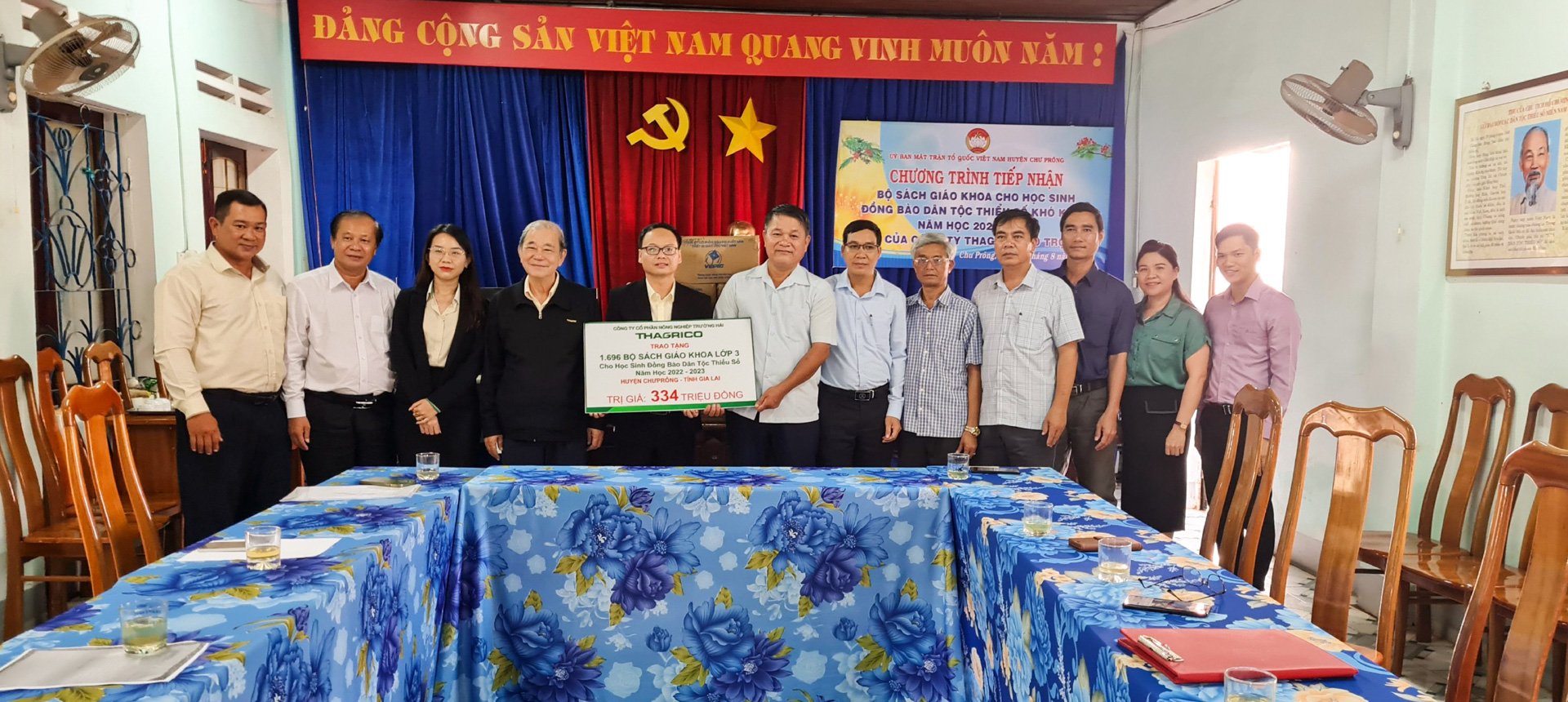 THACO AGRI donates over 1,600 textbook sets to minority students in Gia Lai