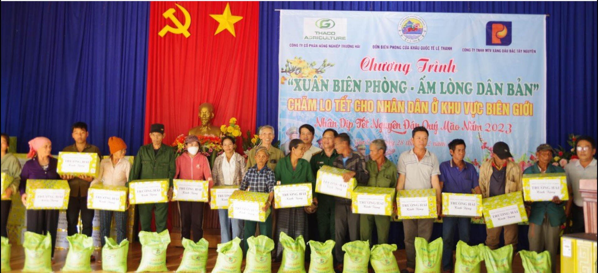 THACO AGRI presents Tet gifts to poor households in Gia Lai border commune