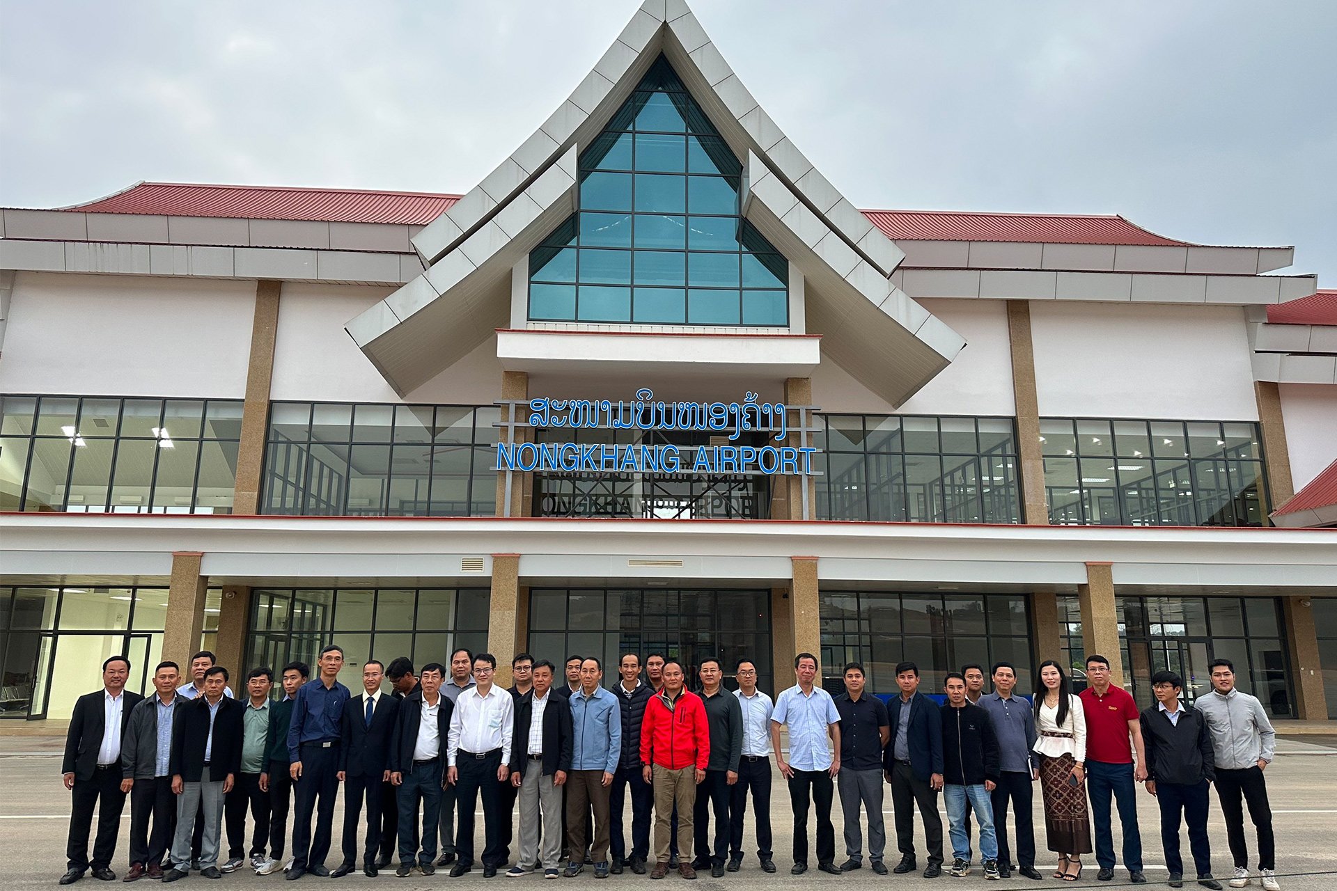 Vietnam-Laos Inter-Governmental Committee visits Nong Khang Airport