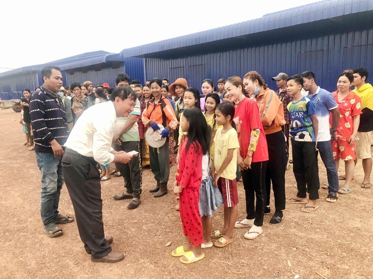 KOUN MOM COMPLEX LEADERS SEND CAMBODIAN CHOL CHNAM THMAY NEW YEAR WISHES TO EMPLOYEES