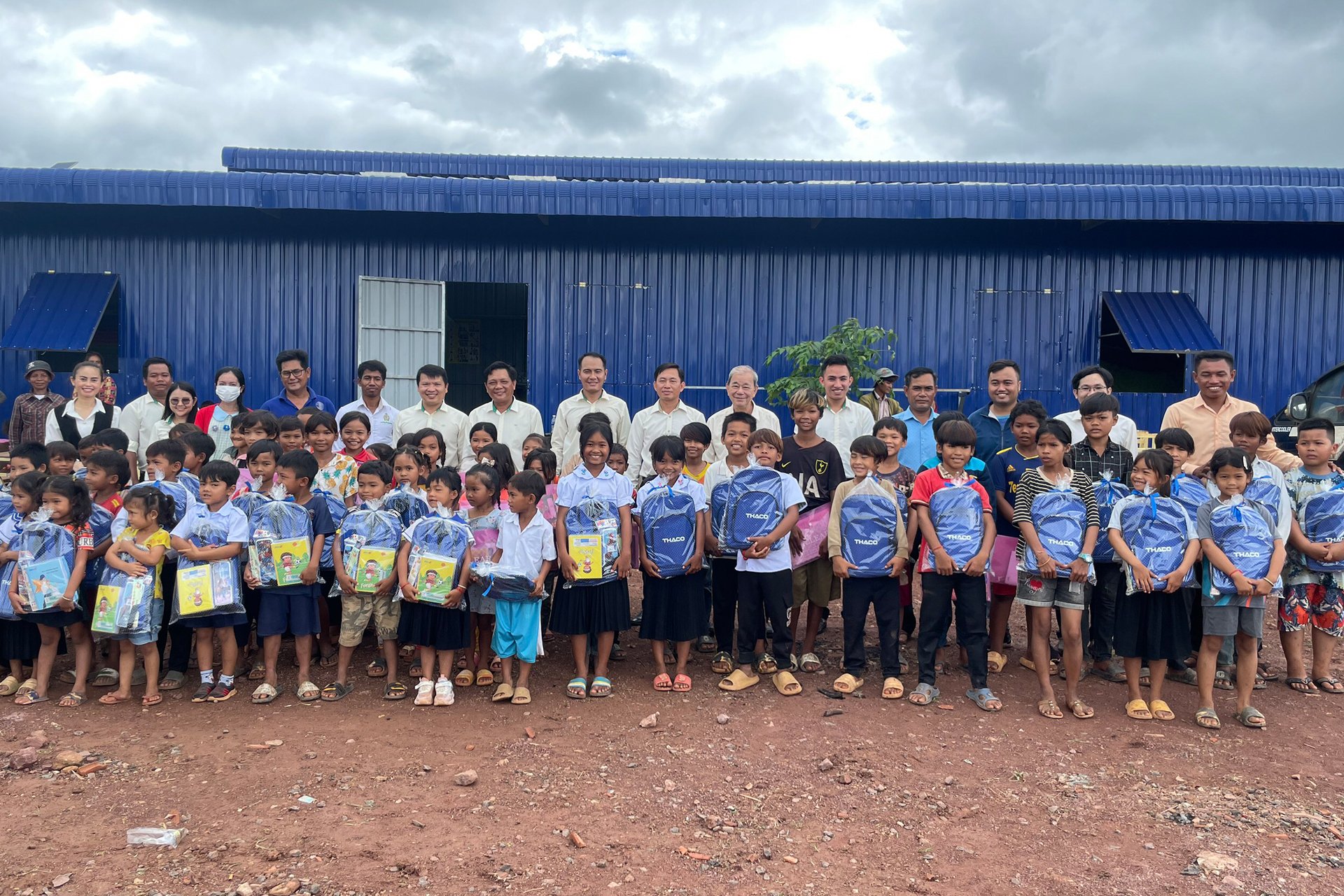 THACO gives 462 gifts to Cambodian workers' children