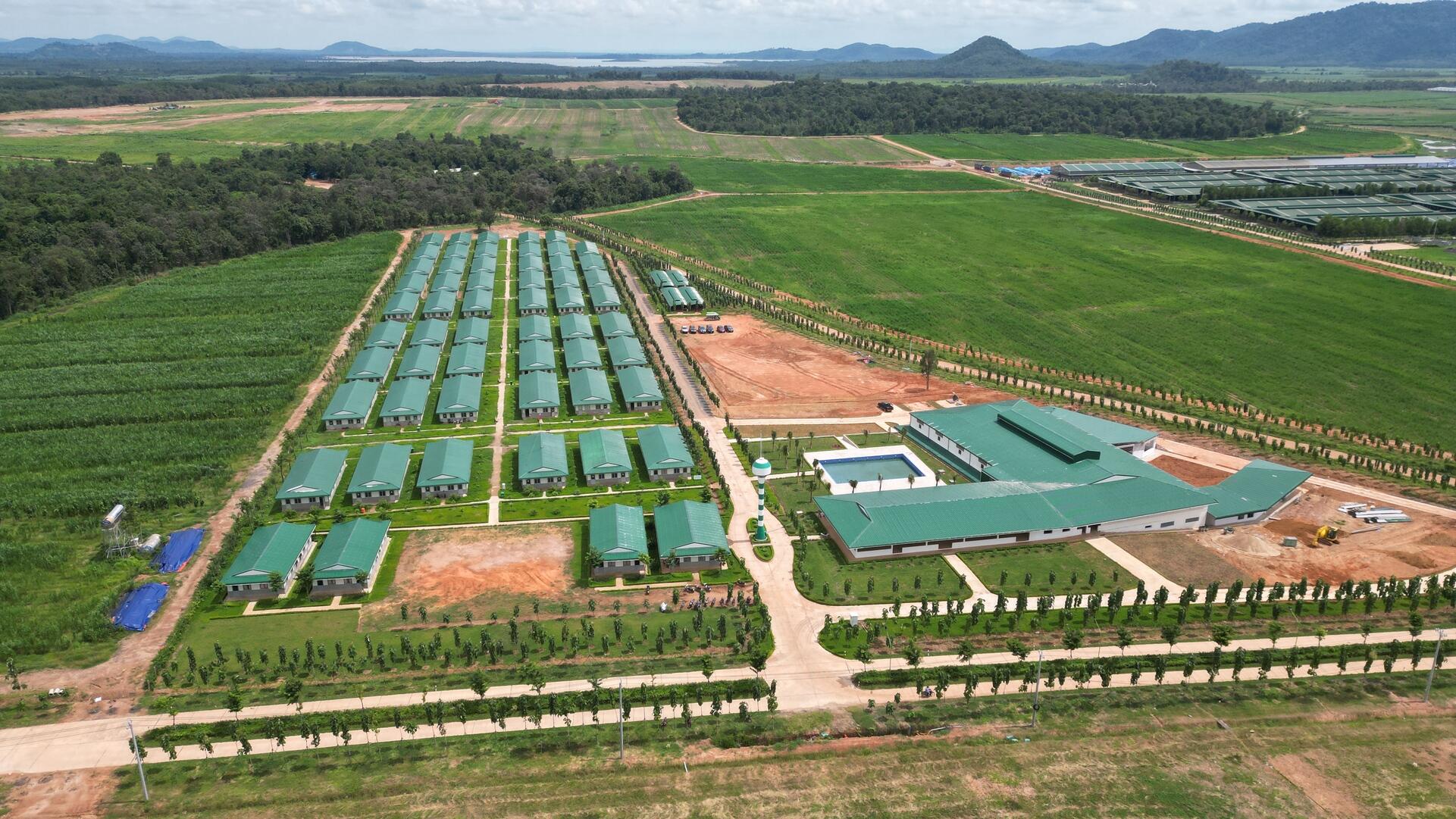 Xí nghiệp Chăn nuôi bò Ia Puch xây dựng các công trình tiện ích nhằm nâng cao đời sống người lao động