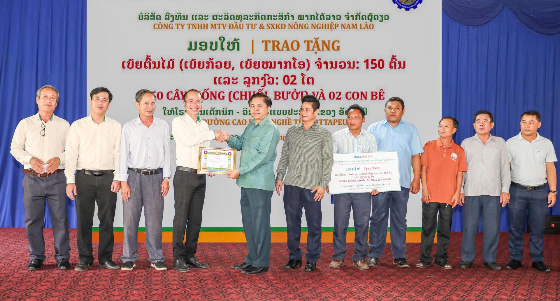 KLH HAGL AGRICO Lào tài trợ giống cây trồng và vật nuôi cho Trường Cao đẳng Nghề tỉnh Attapeu