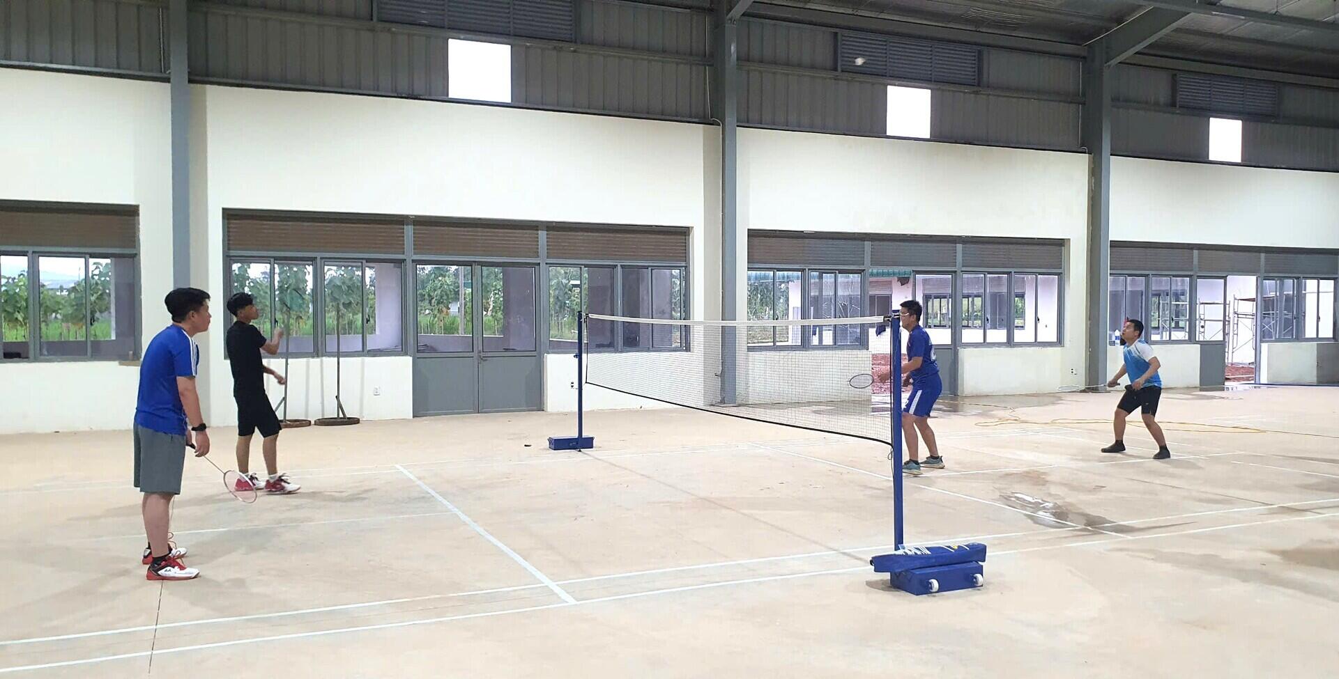 Xí nghiệp Chăn nuôi Bò Ia Puch tổ chức luyện tập thể thao sau giờ làm