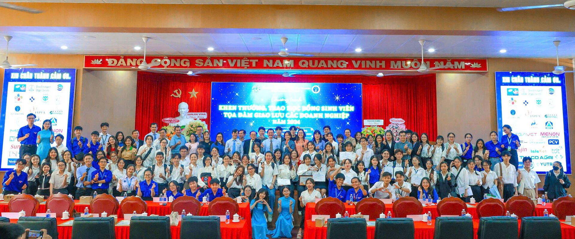 THACO AGRI trao học bổng cho sinh viên Khoa Chăn nuôi thú y - Đại học Nông lâm TP.HCM