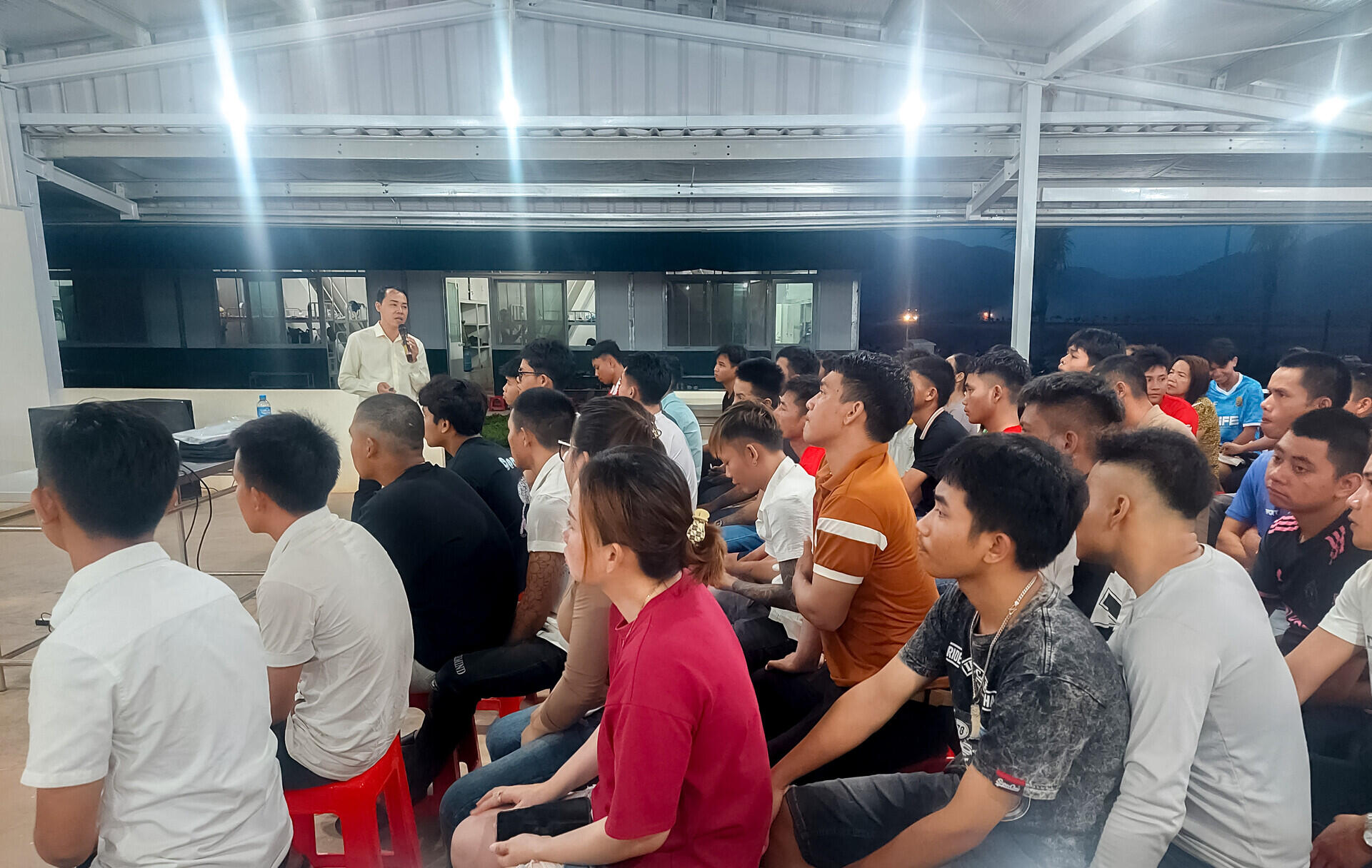 KLH HAGL AGRICO Lào tổ chức chuyên đề huấn luyện an toàn trong sản xuất, chăn nuôi bò