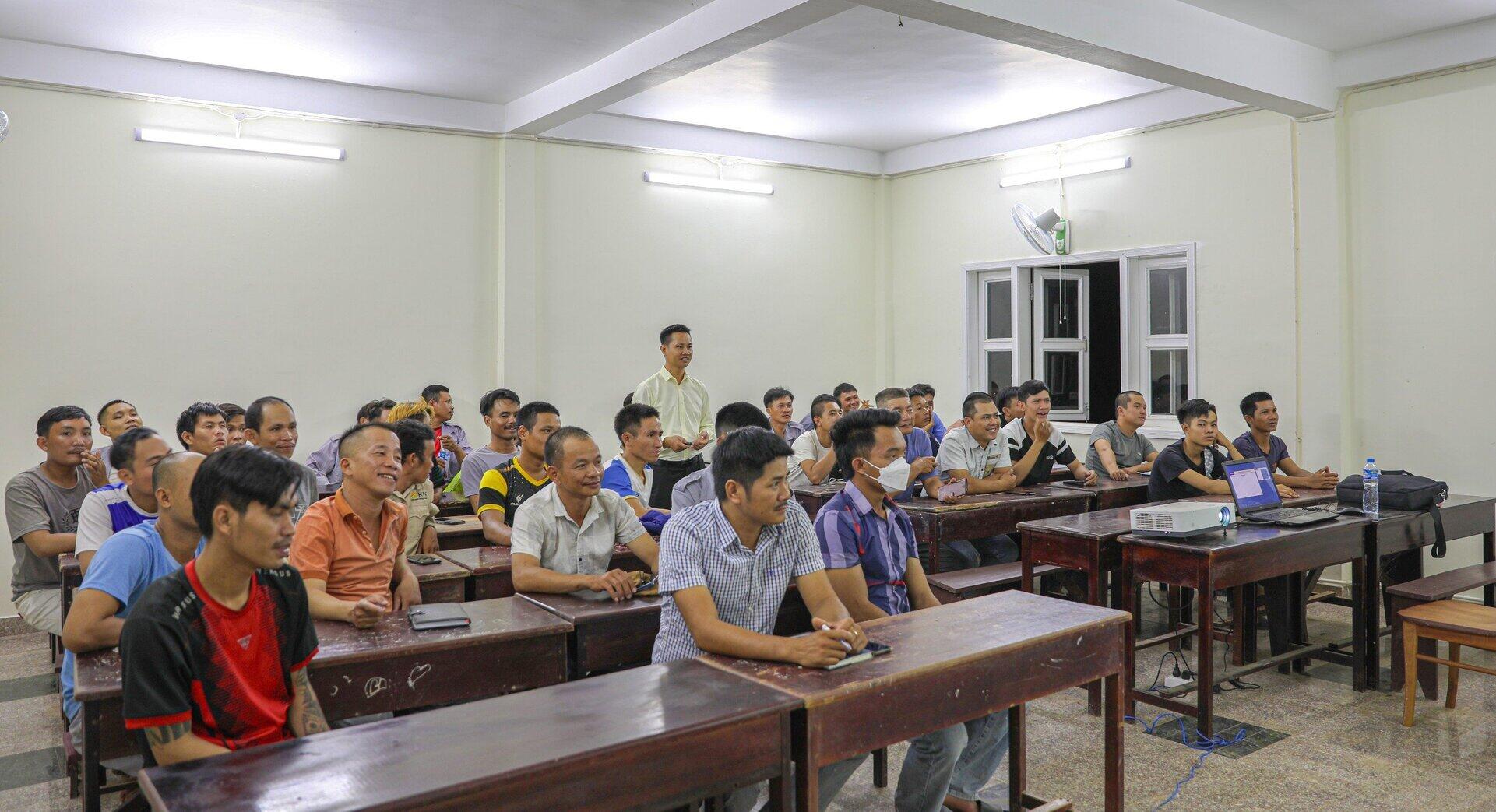 KLH HAGL AGRICO Lào đào tạo chuyên đề an toàn trong vận hành hệ thống điện