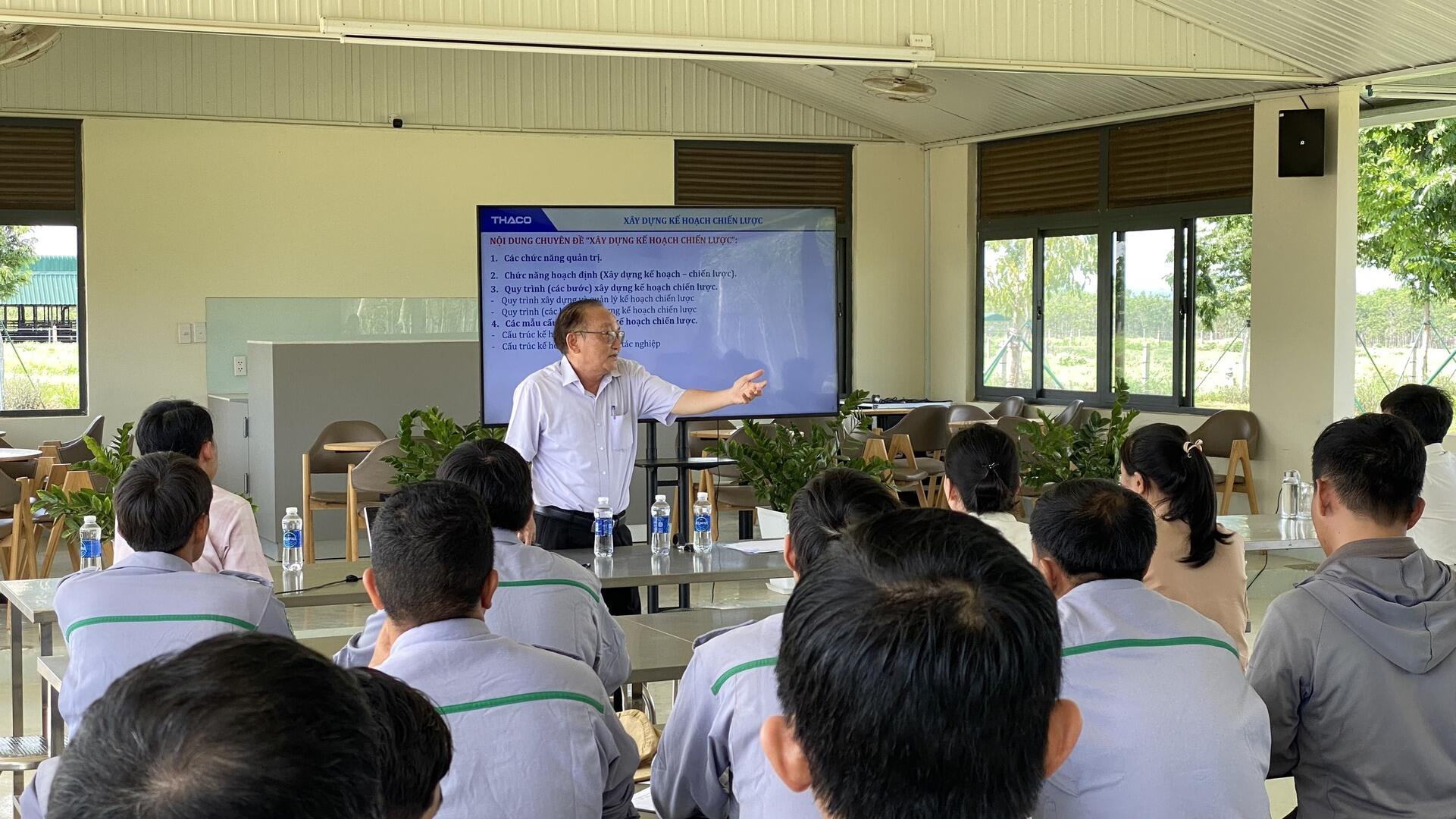 Đào tạo chuyên đề “Xây dựng kế hoạch chiến lược và quản trị kế hoạch ở đơn vị” cho hơn 100 CBNV
