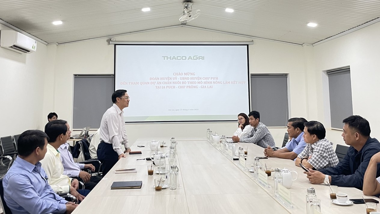 Đoàn công tác Huyện ủy, UBND huyện Chư Pưh thăm và làm việc tại Xí nghiệp Bò Ia Puch