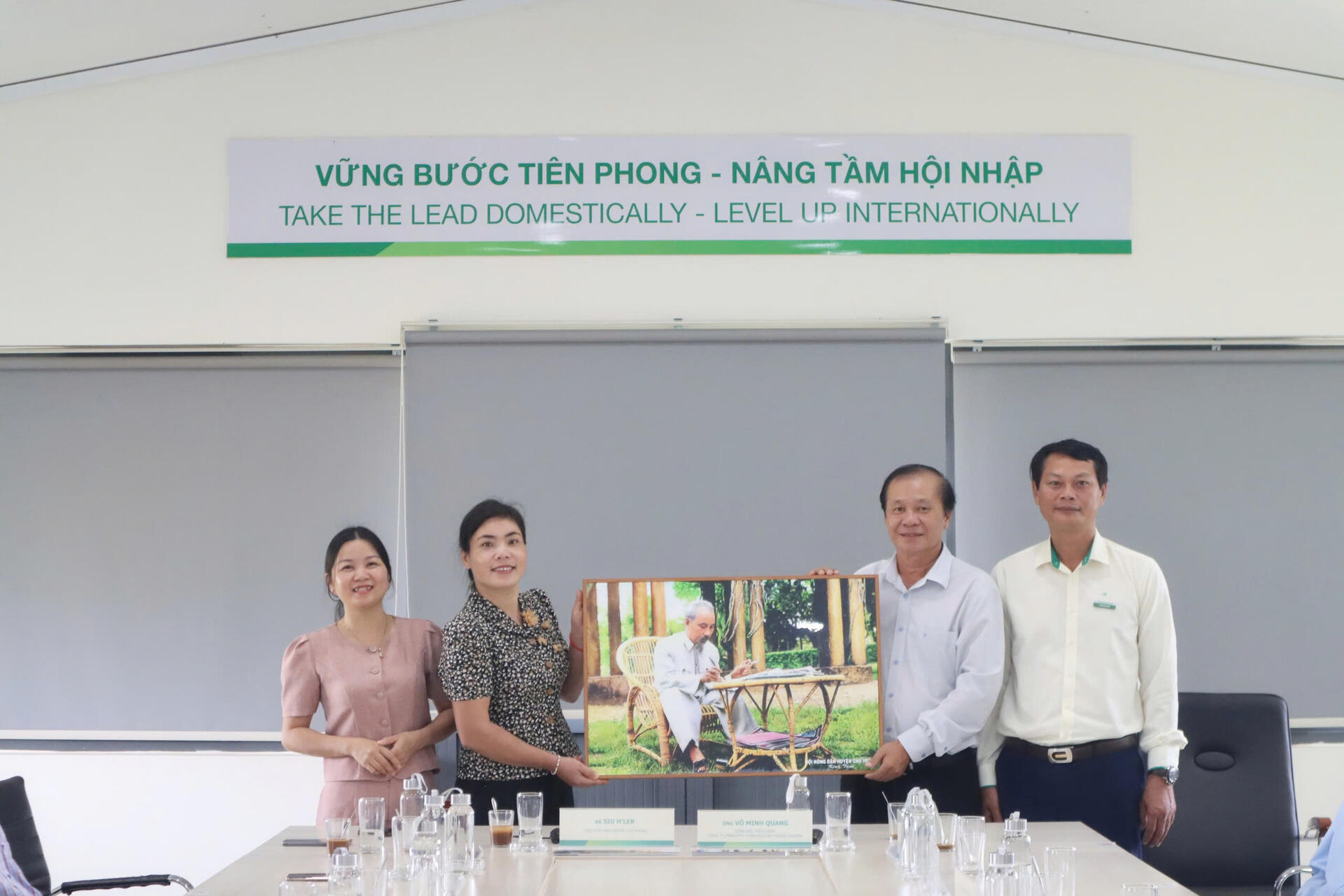Chu Prong District Farmers' Union visits Ia Puch cattle enterprise