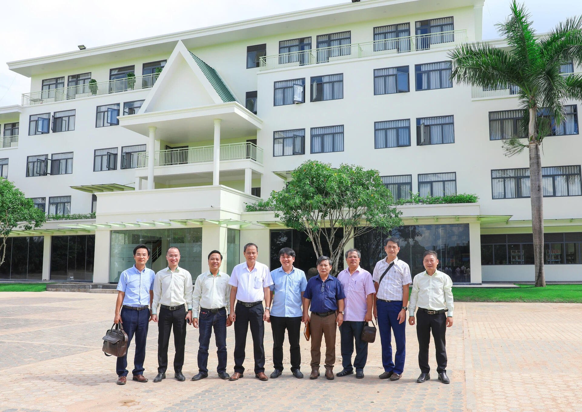 Đoàn công tác tỉnh Quảng Nam thăm và làm việc tại KLH HAGL AGRICO Lào
