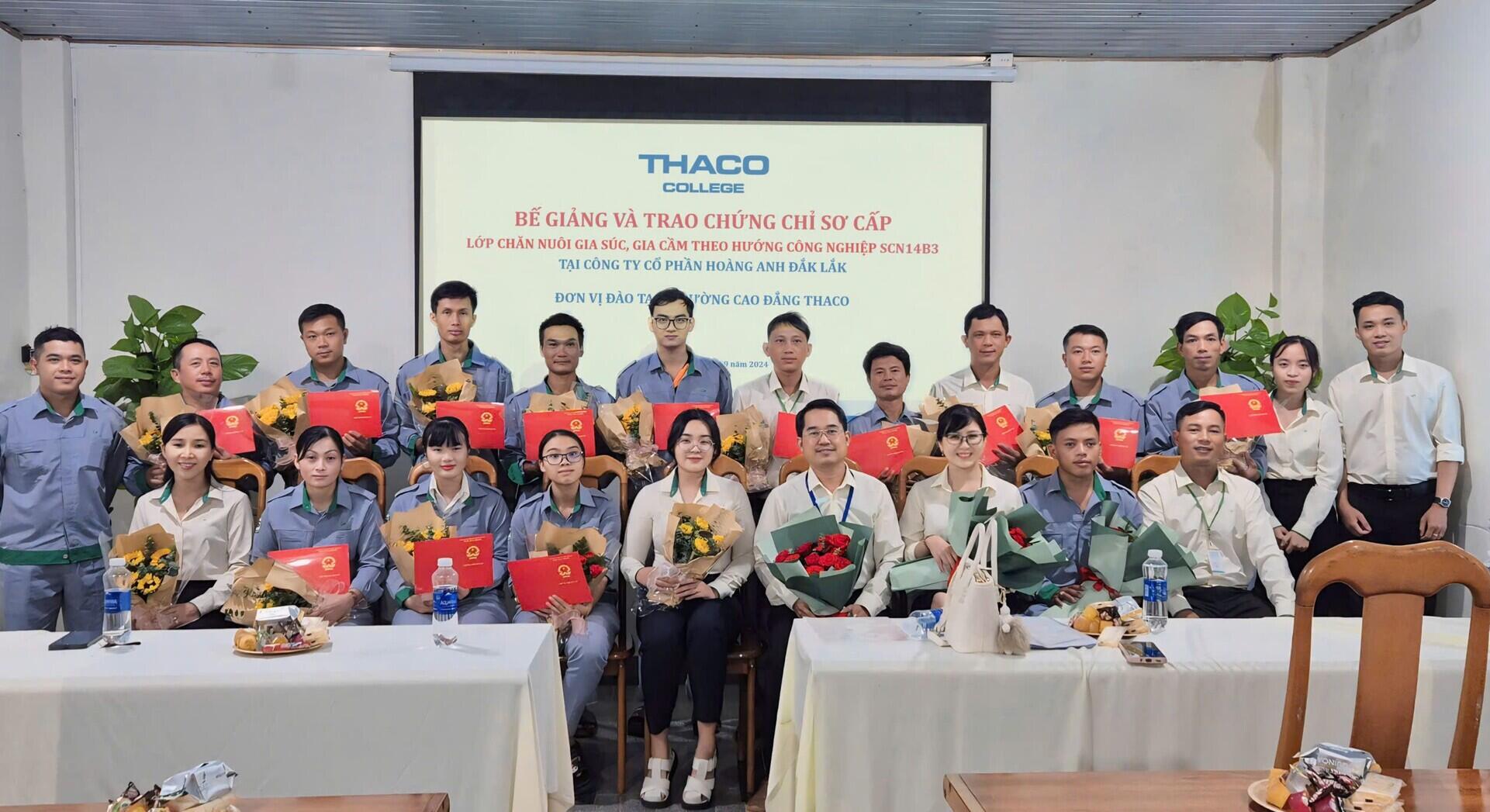 Trao chứng chỉ sơ cấp chăn nuôi cho 72 học viên