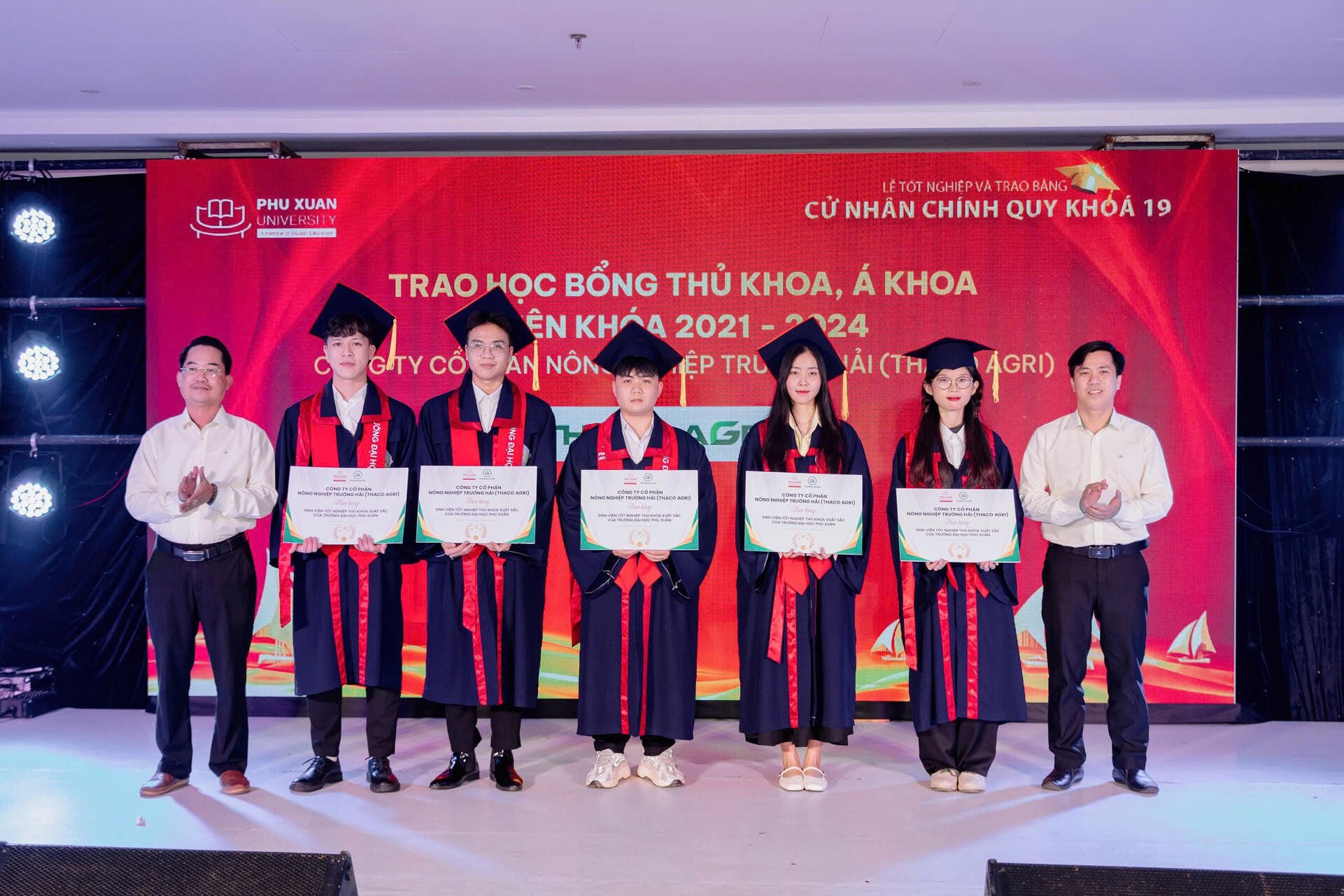 THACO AGRI executives attend graduation ceremony at Phu Xuan University