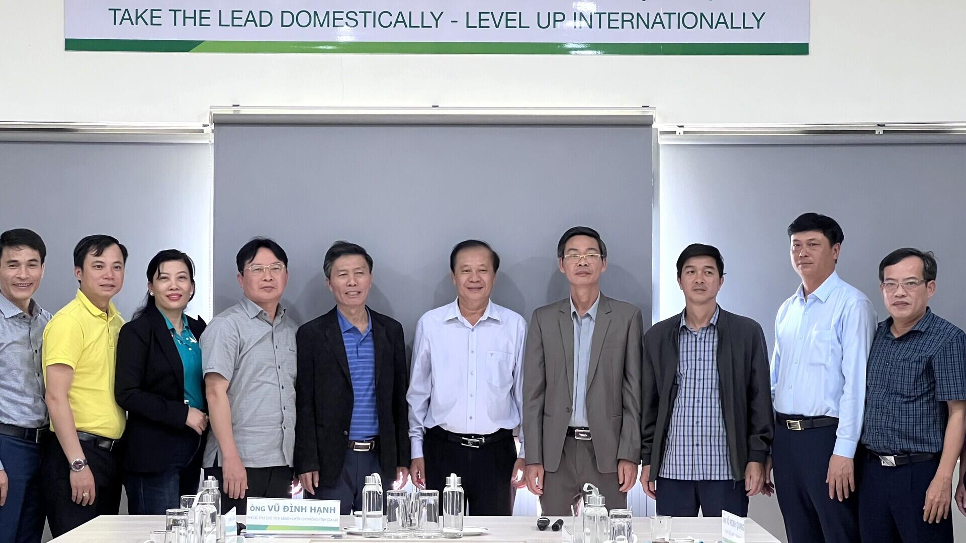 Ia Puch Complex receives delegation from Quang Binh province