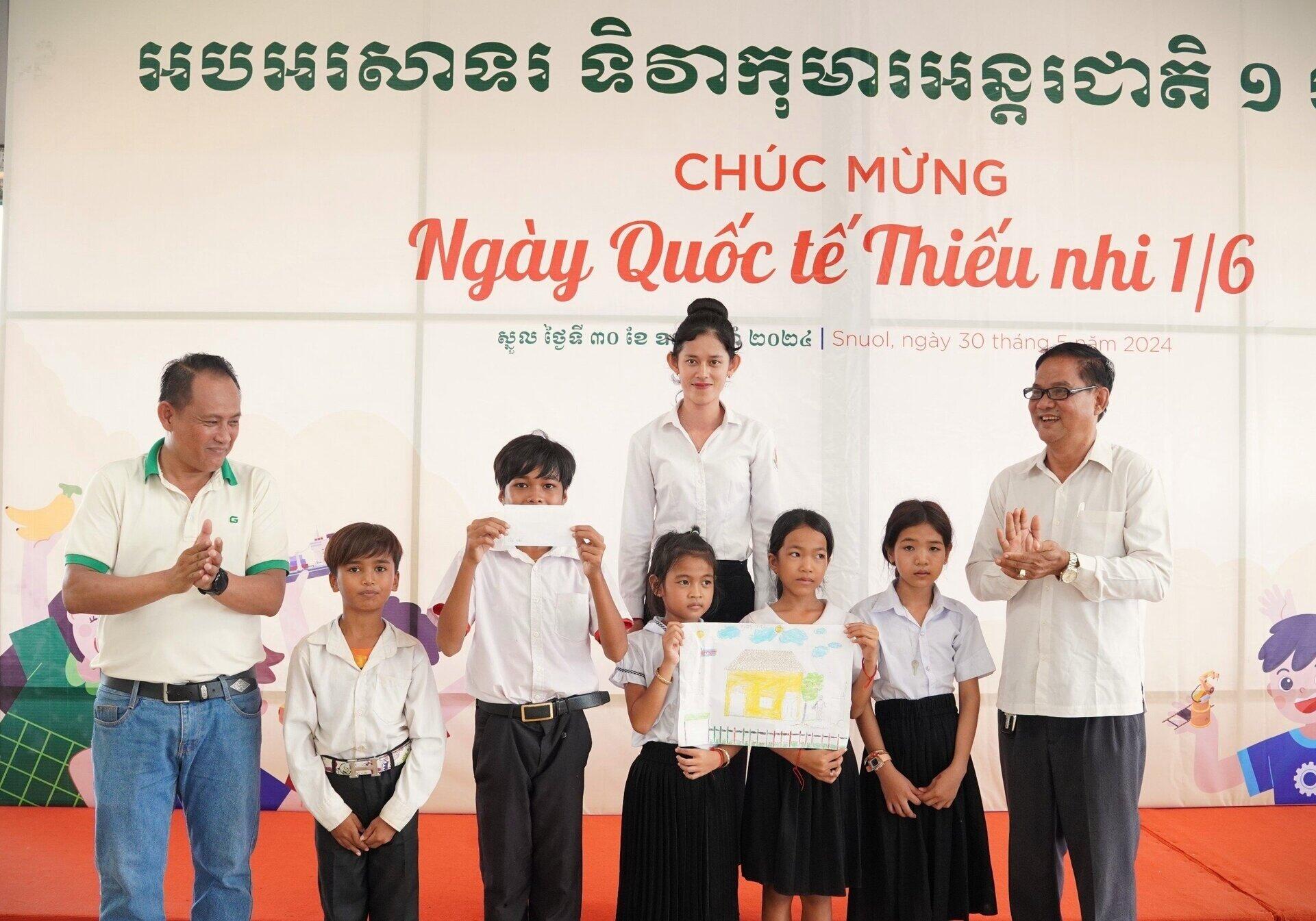 Trao 734 phần quà yêu thương nhân Ngày Quốc tế Thiếu nhi 1/6