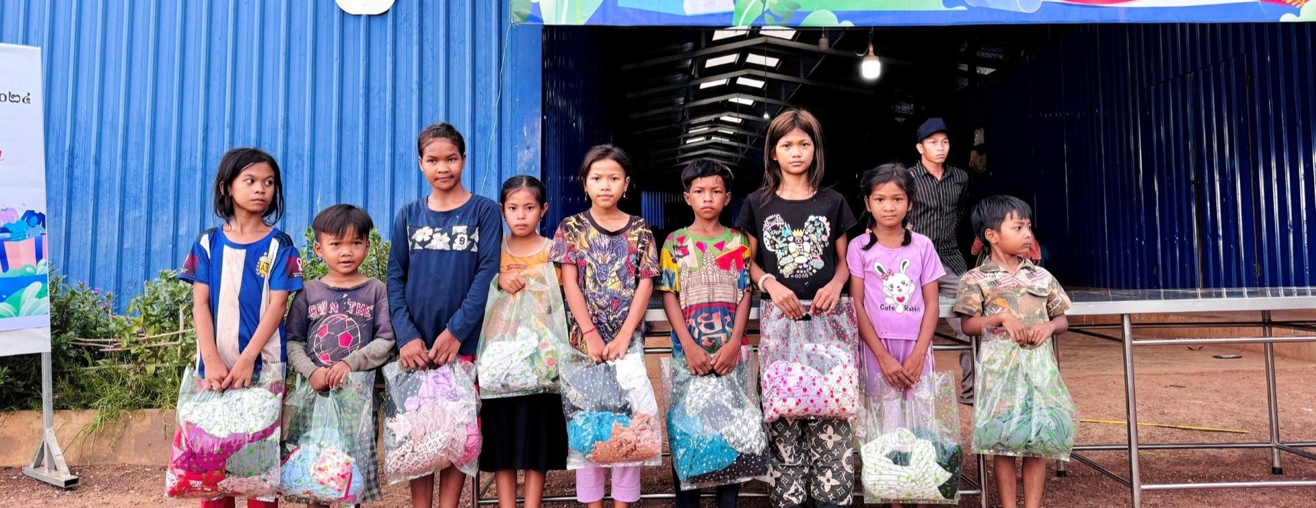 Snuol Complex gives clothing to Cambodian workers