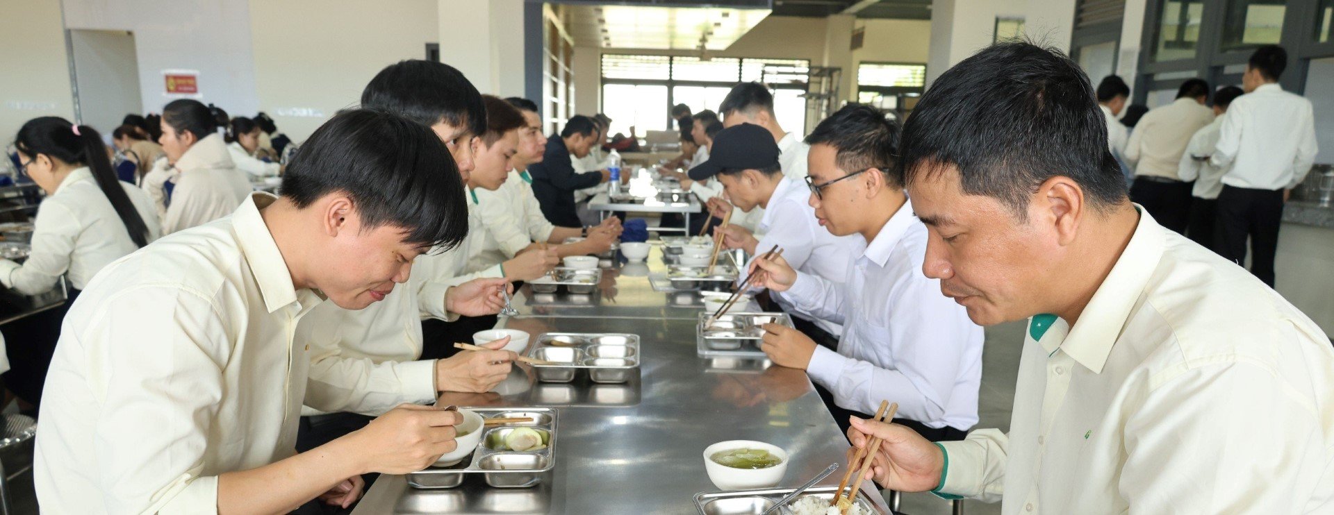 Bếp ăn Văn phòng KLH Koun Mom mang đến những bữa ăn ngon
