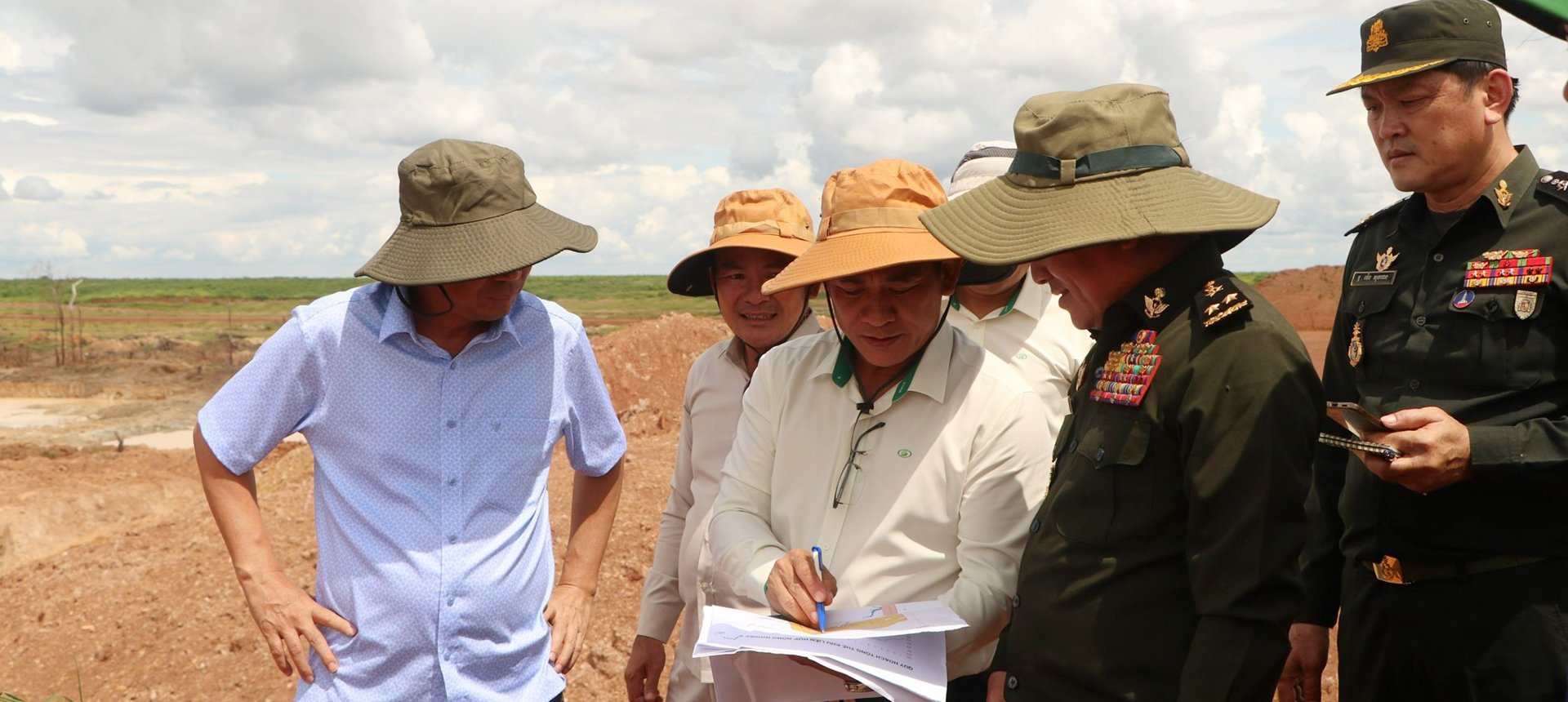 Royal Cambodian Armed Forces delegation visits Snoul and Kounmom complexes