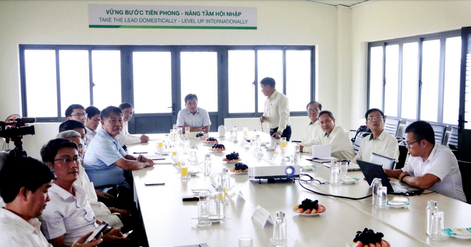 GIA LAI PARTY SECRETARY HO VAN NIEN VISIT IA PUCH CATTLE COMPLEX
